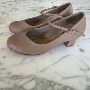 Capezio Adult Jr Footlight Character Shoes, size 7 M